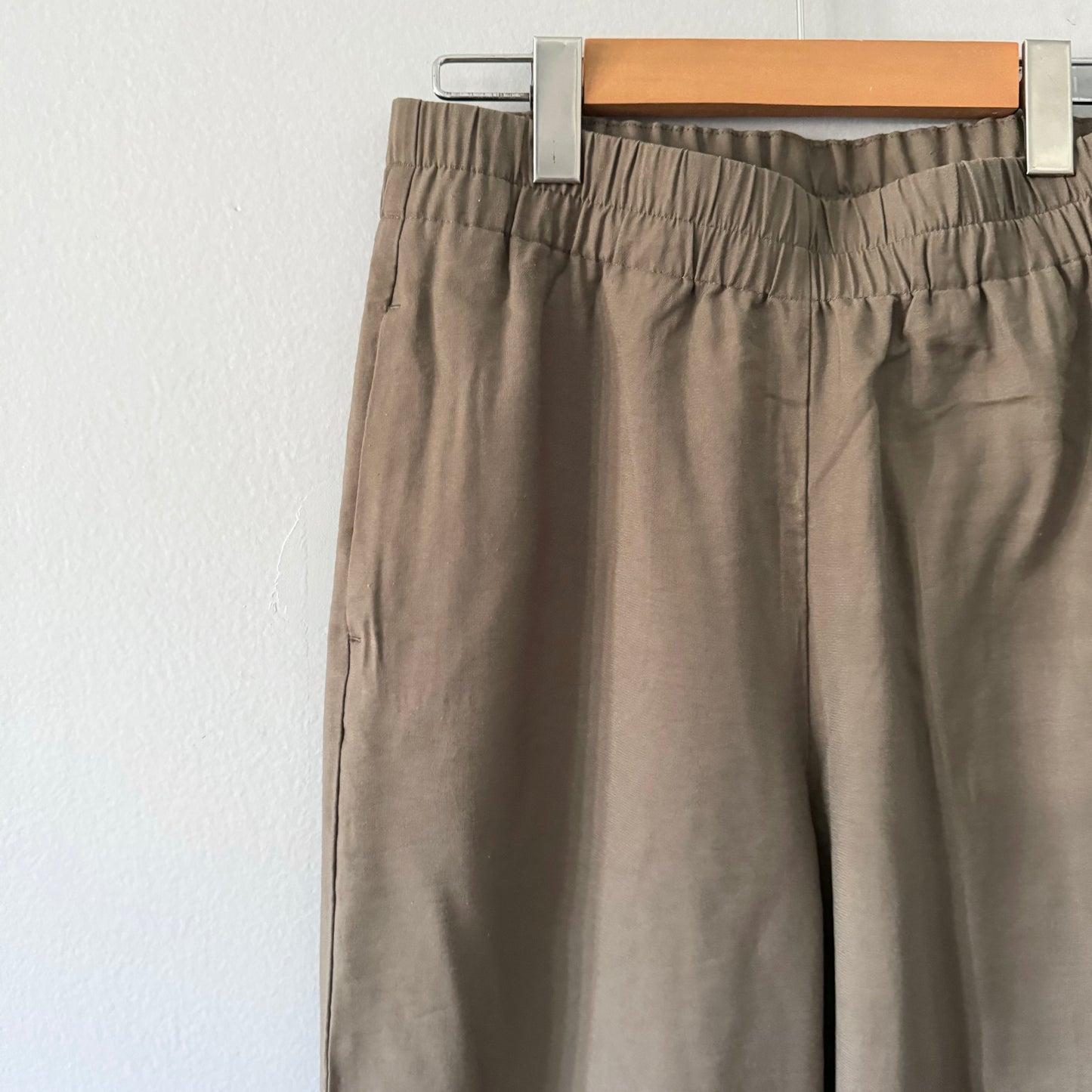 Zara / Khaki viscose pants / Women S