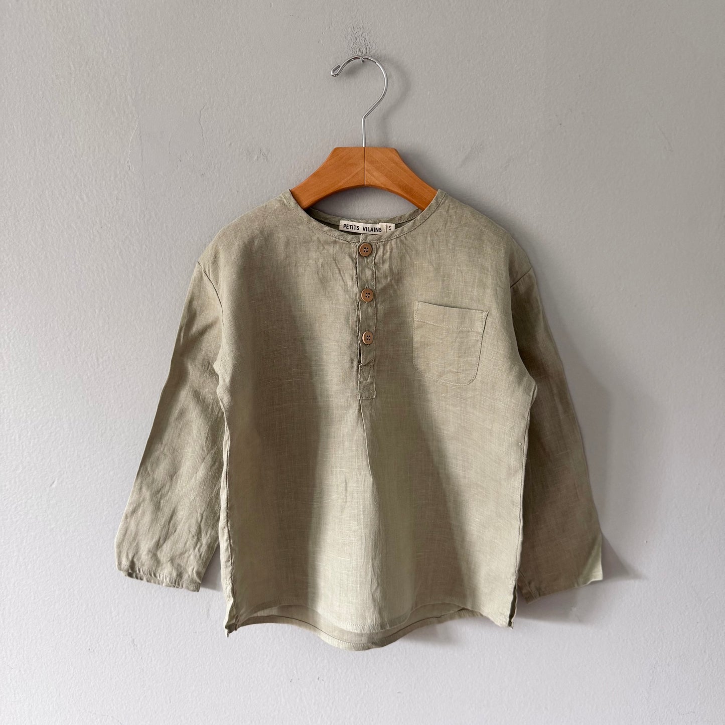 Petits Vilains / Sage green linen top / 4-5Y