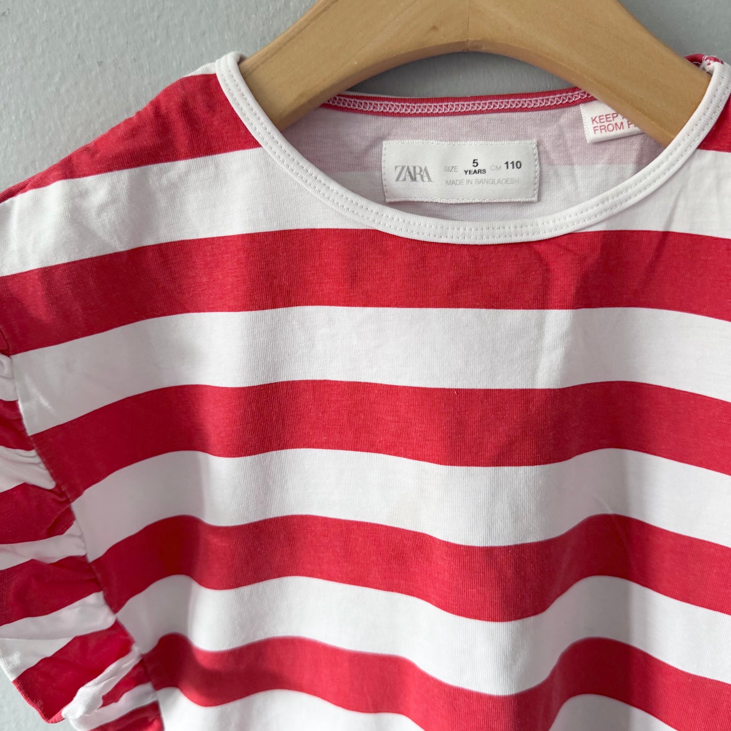 Zara / White x red ruffle short sleeve	/ 5Y