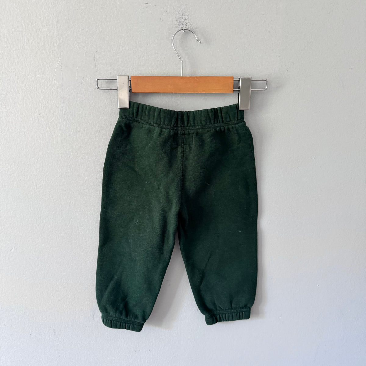 Roots / Green sweatpants / 18-24M