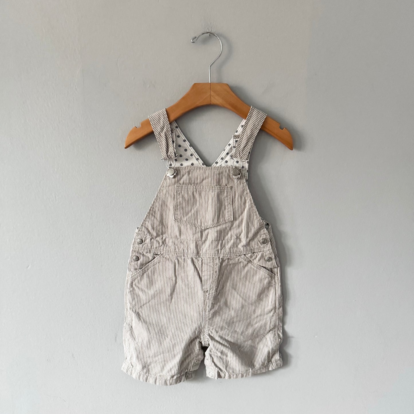 Petit bateau / Salopette courte rayée beige / 18M