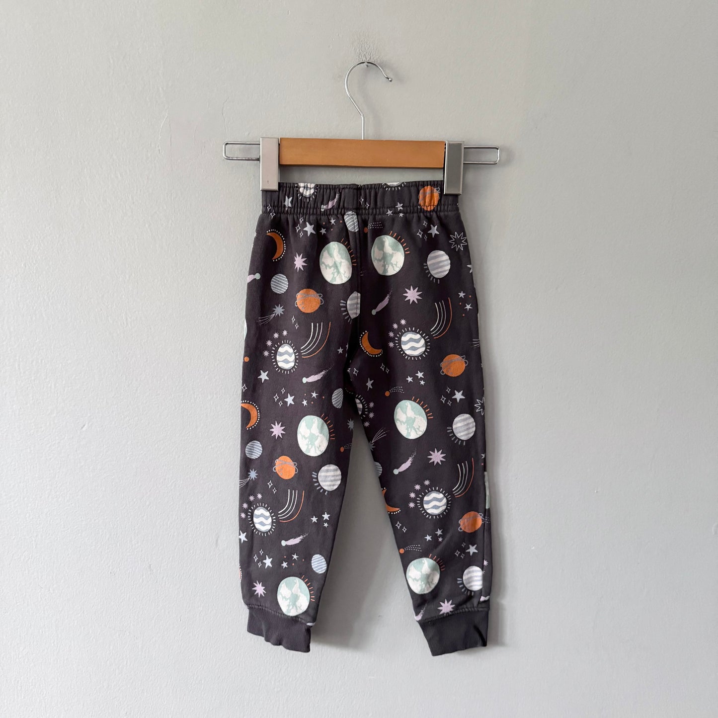 Cat & Jack / Dark grey x space sweatpants / 4Y