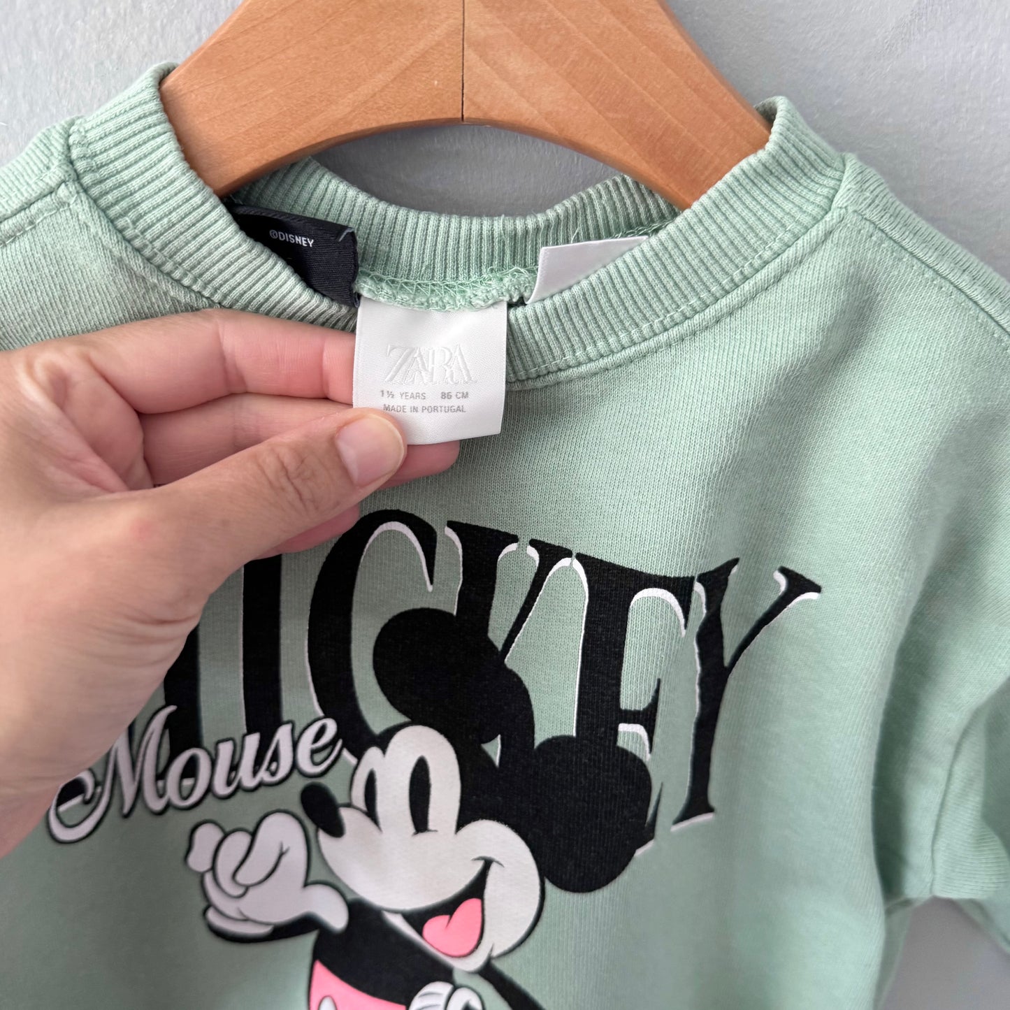 Zara x Disney / Mickey green sweatshirt / 18M