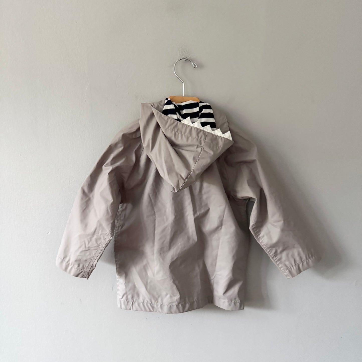 Gap	/ Light grey rain jacket / 3Y