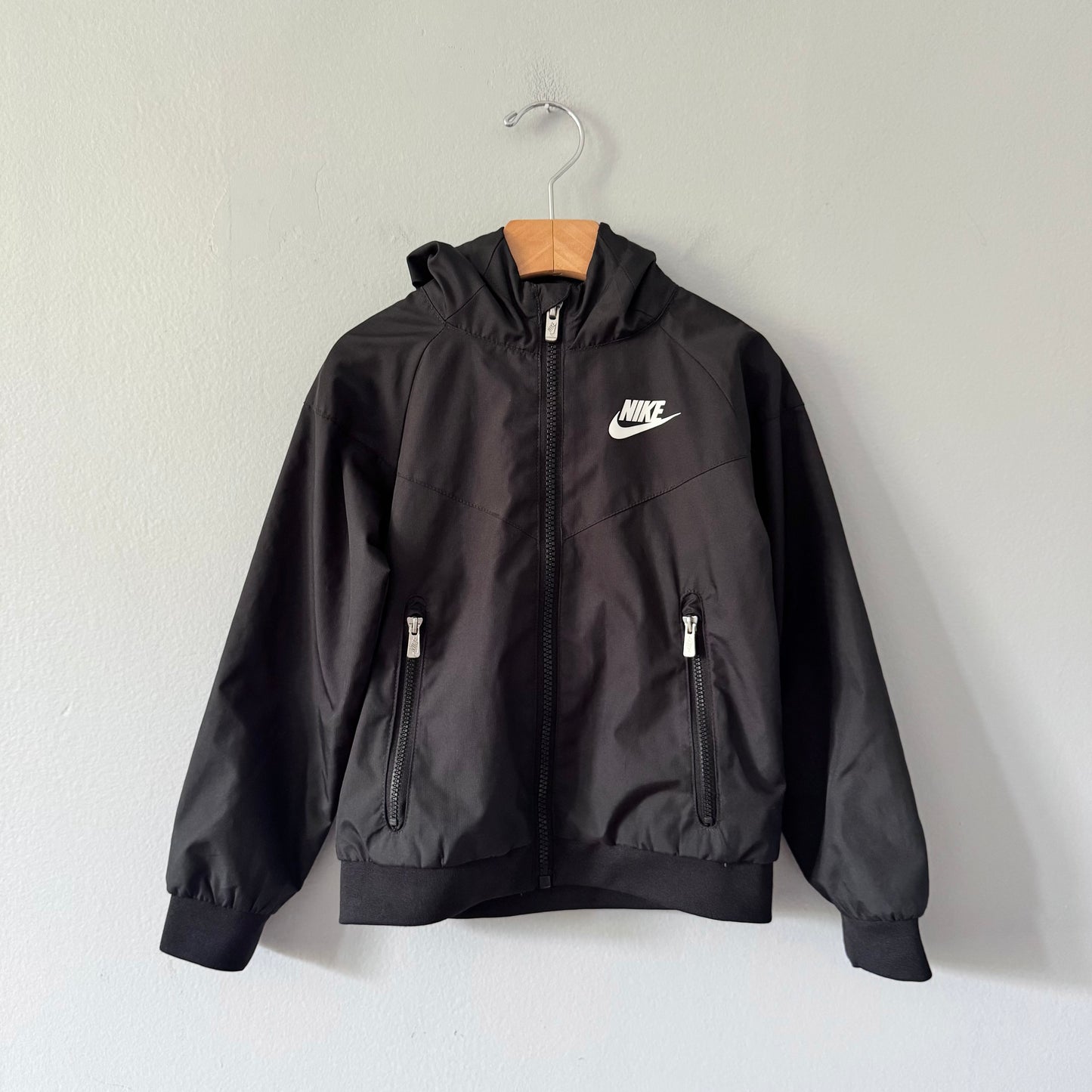 Nike / Black mesh lined nylon jacket / 3-4Y