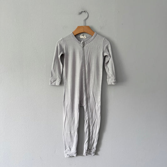 Kyte / Light grey long sleeve romper / 2T