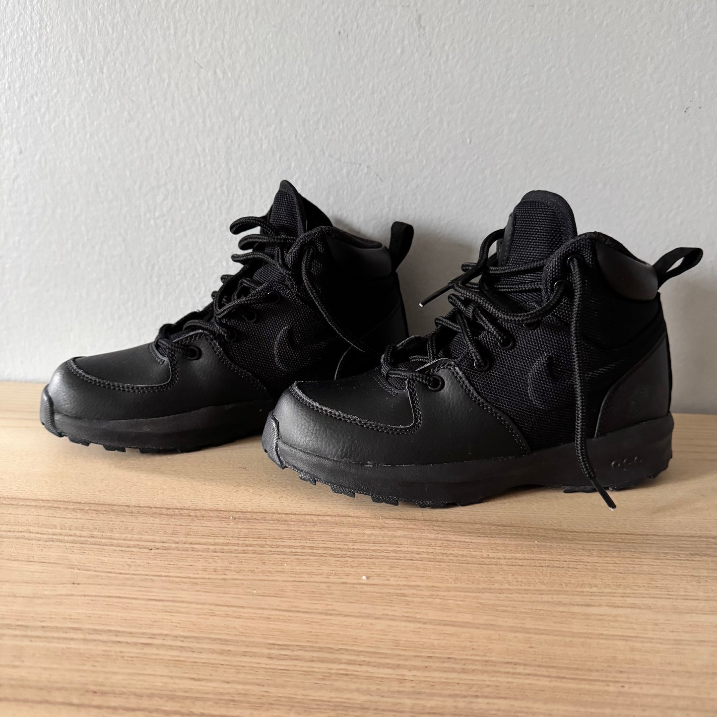 Nike / Sneakers / J1
