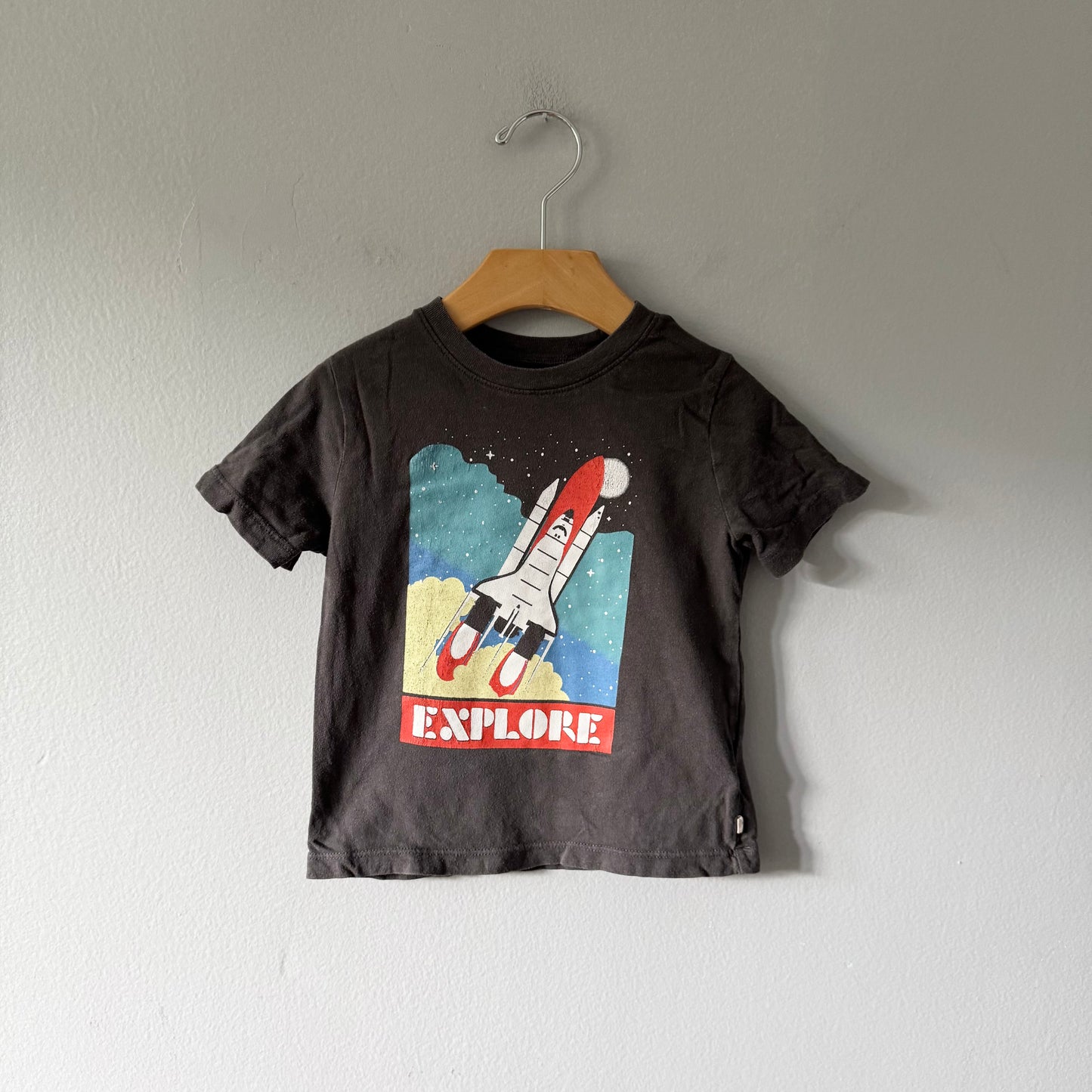 Gap / Dark grey Explore T-shirt / 2Y