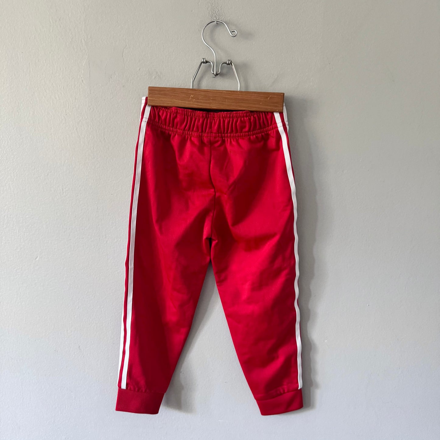 Adidas / Red sweatpants / 3-4Y
