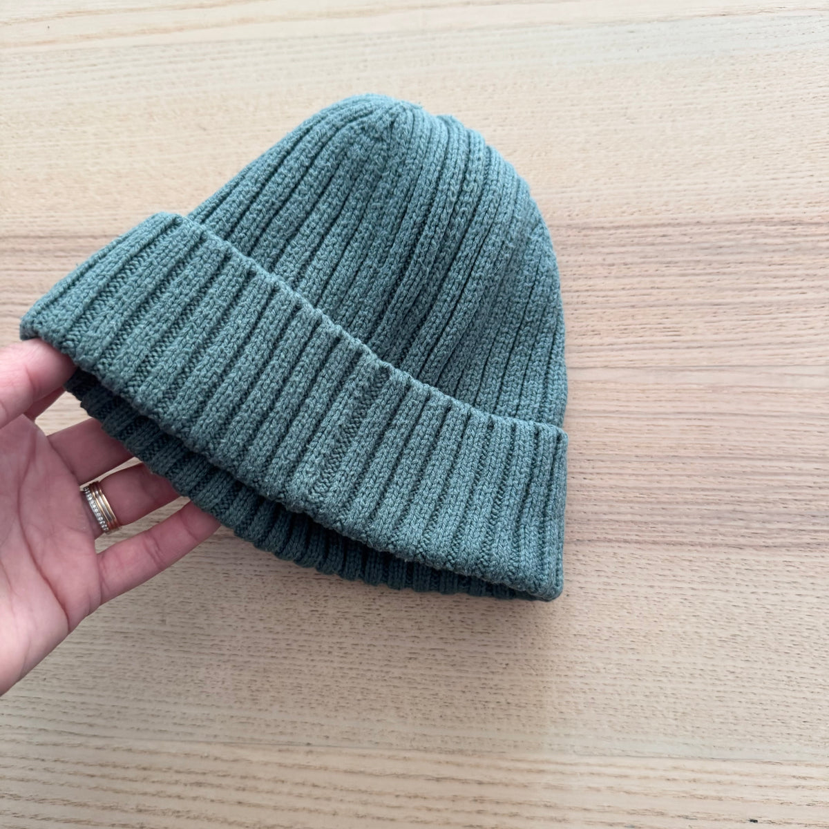 H&M / Green beanie / 9-12M