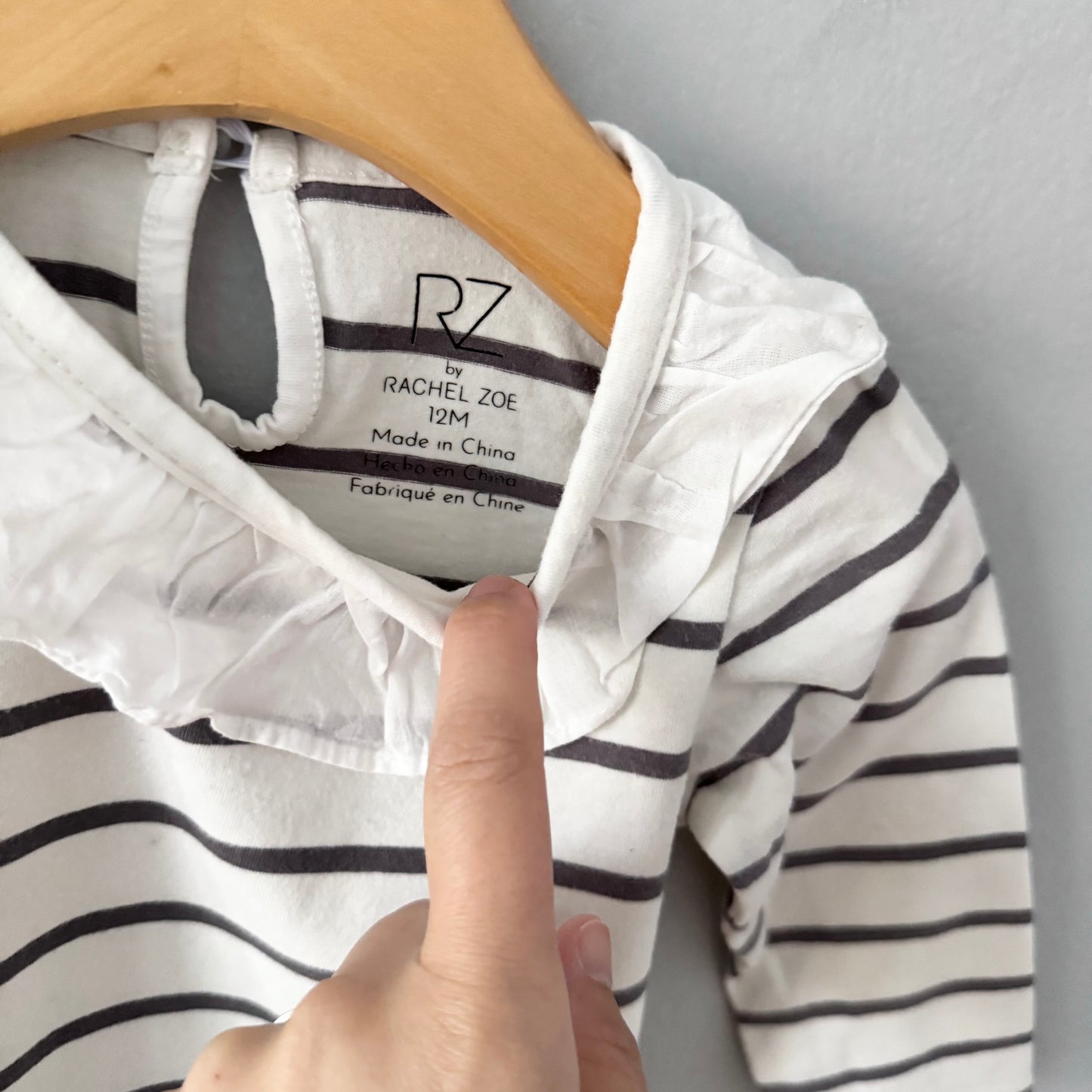 Rachel Zoe / Combinaison rayée blanc et gris / 12 mois
