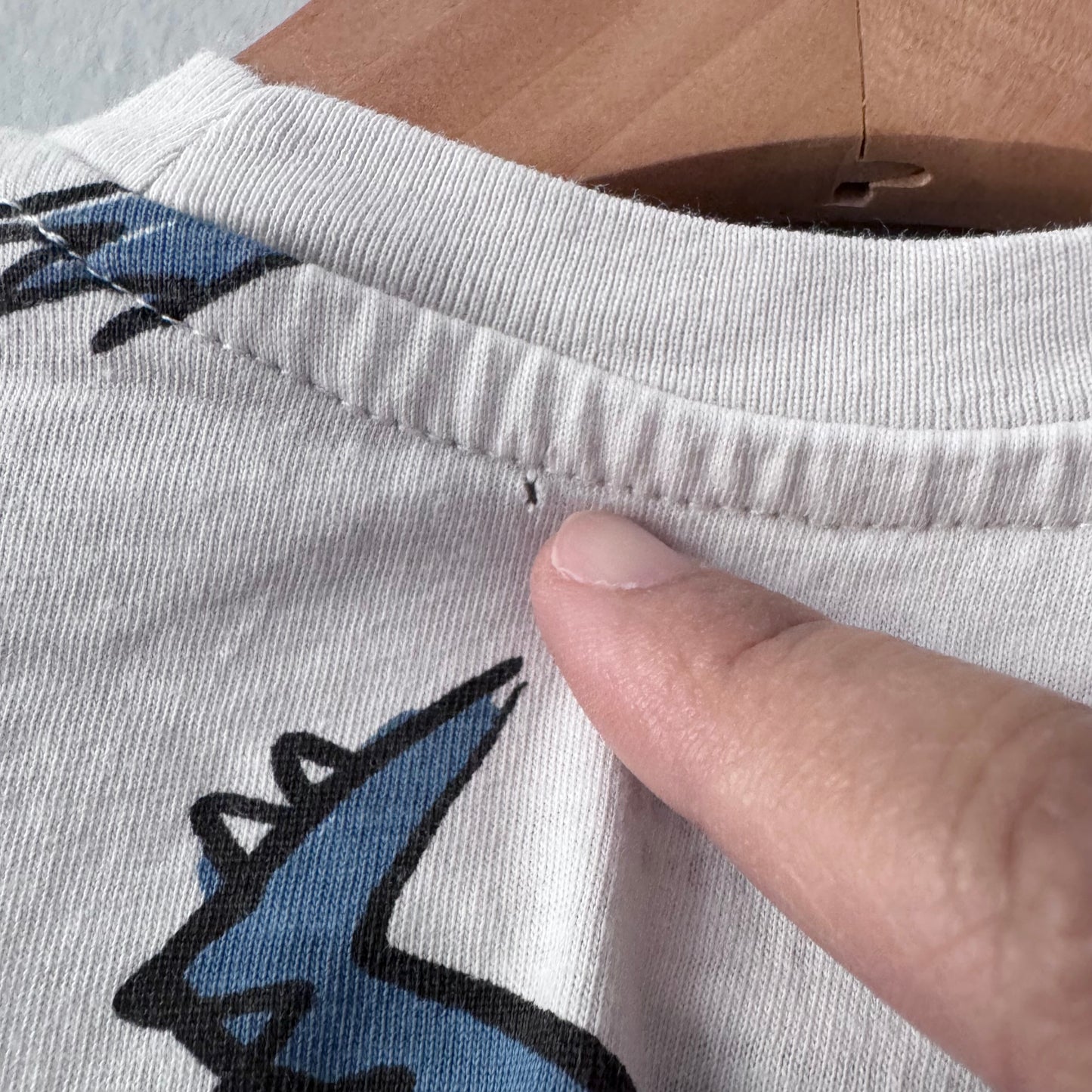H&M / White crocodile T-shirt / 2-4Y