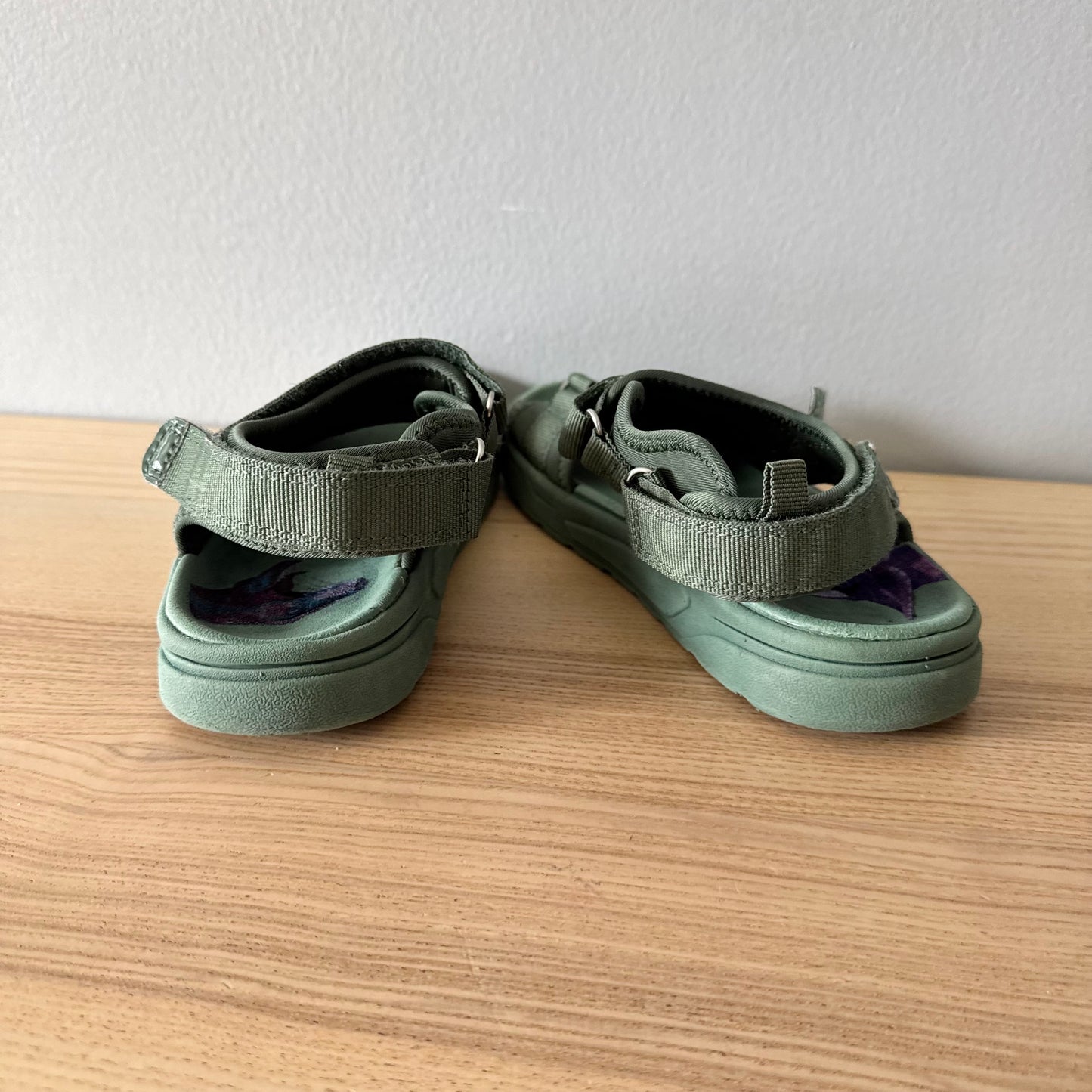 H&M / Khaki sandals / J2
