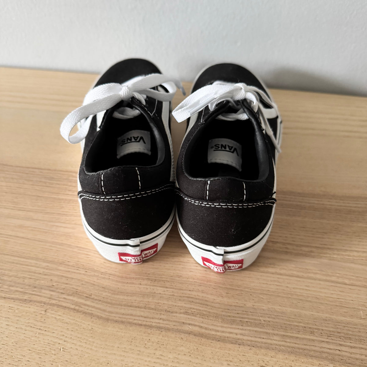 Vans / Sneaker / J3
