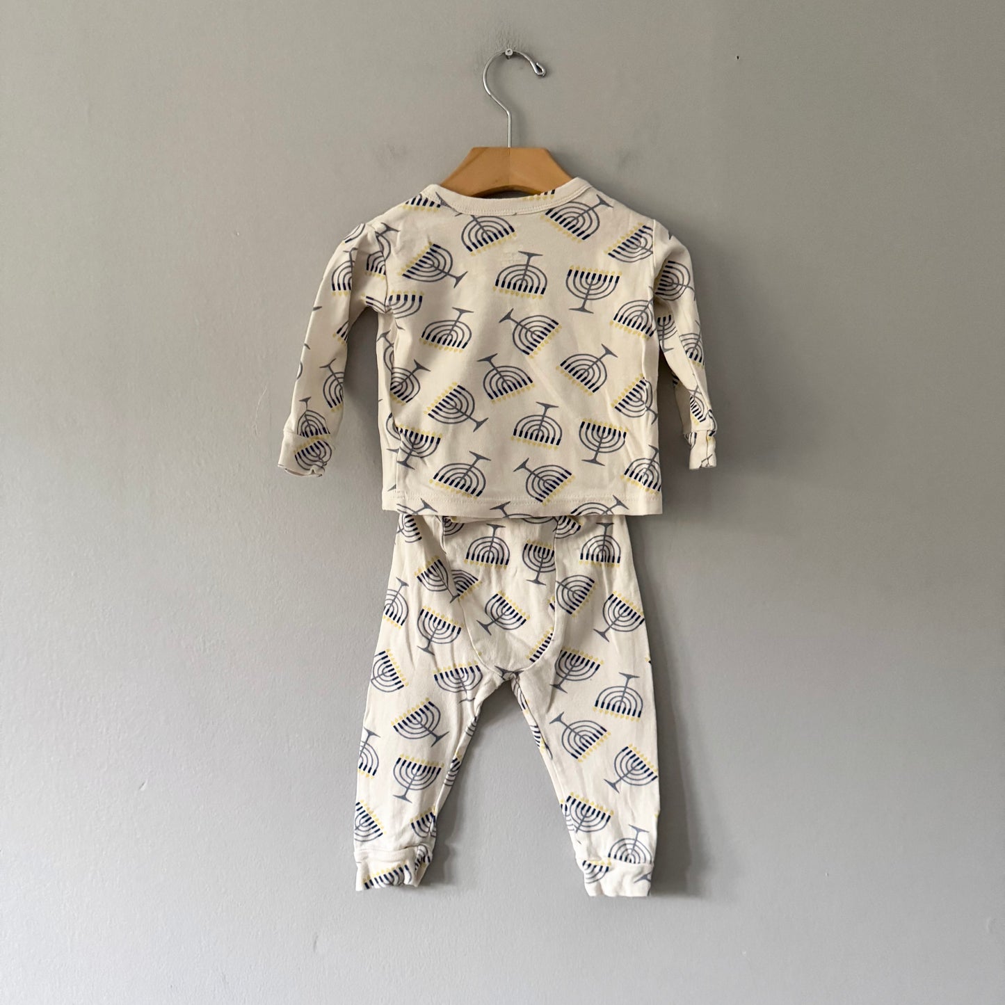Gap / White Hanukkah pajama set / 12-18M