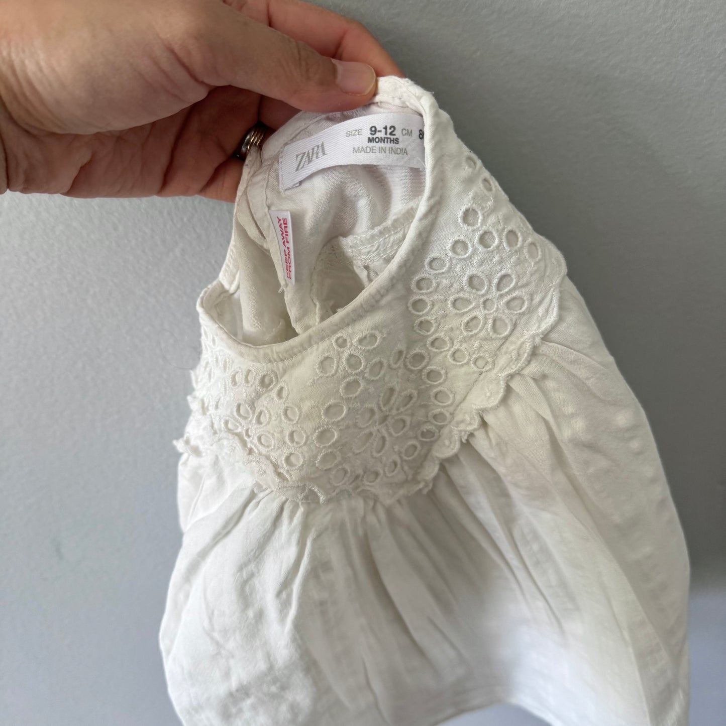 Zara / White long sleeve blouse / 9-12M