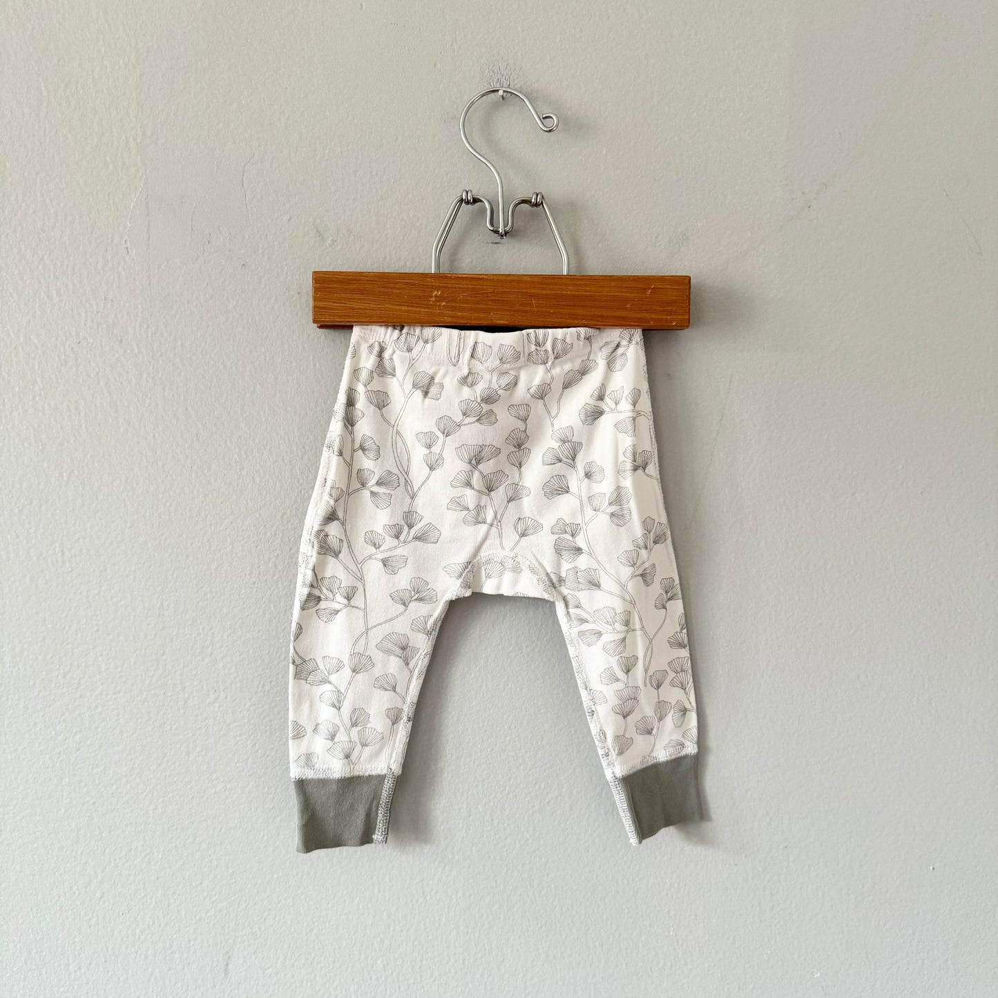 Sapling / White x grey ruffle cotton pants / 3-6M