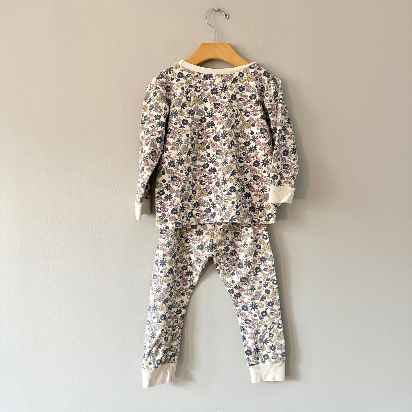 Unknown brand / Floral pajama set / 4-5Y