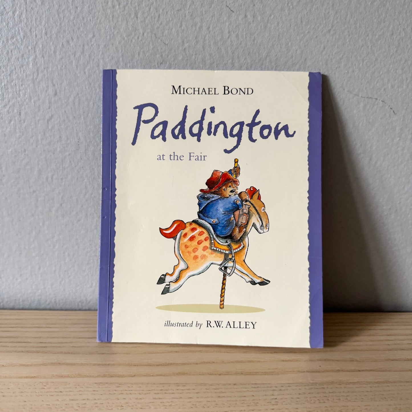 Paddington at the fair / Michael Bond