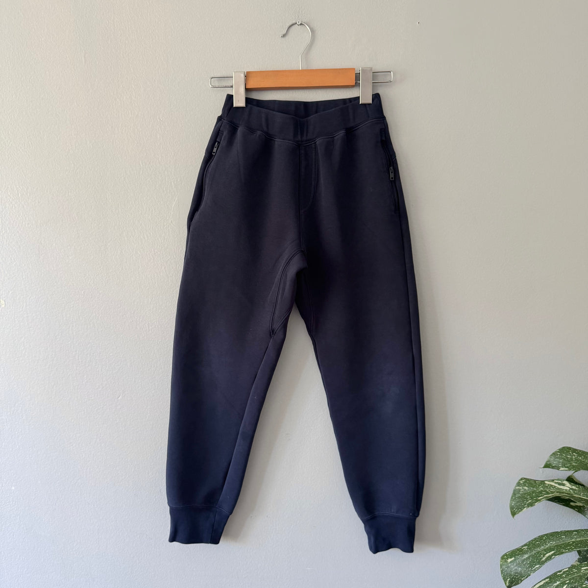 Uniqlo / Navy crew pants / 9-10Y