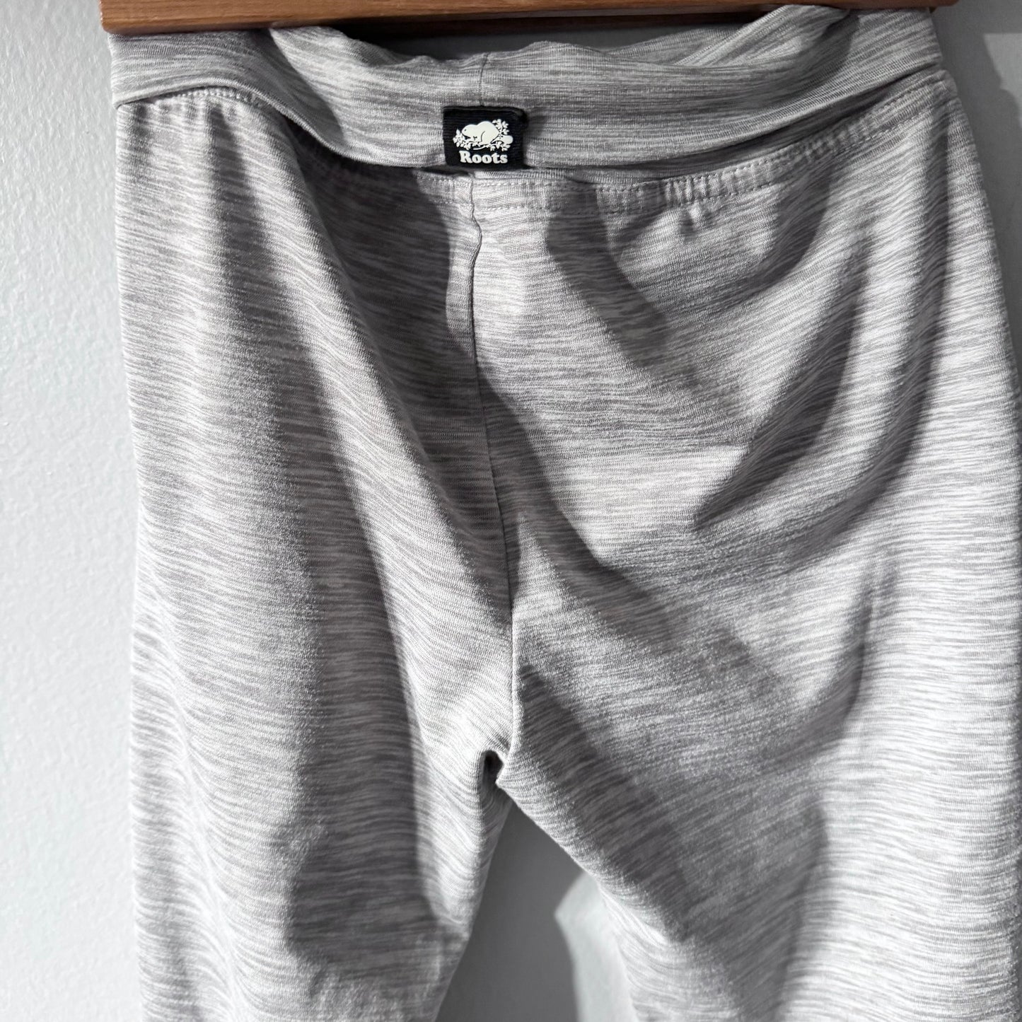 Roots / Light grey active pants / 4T