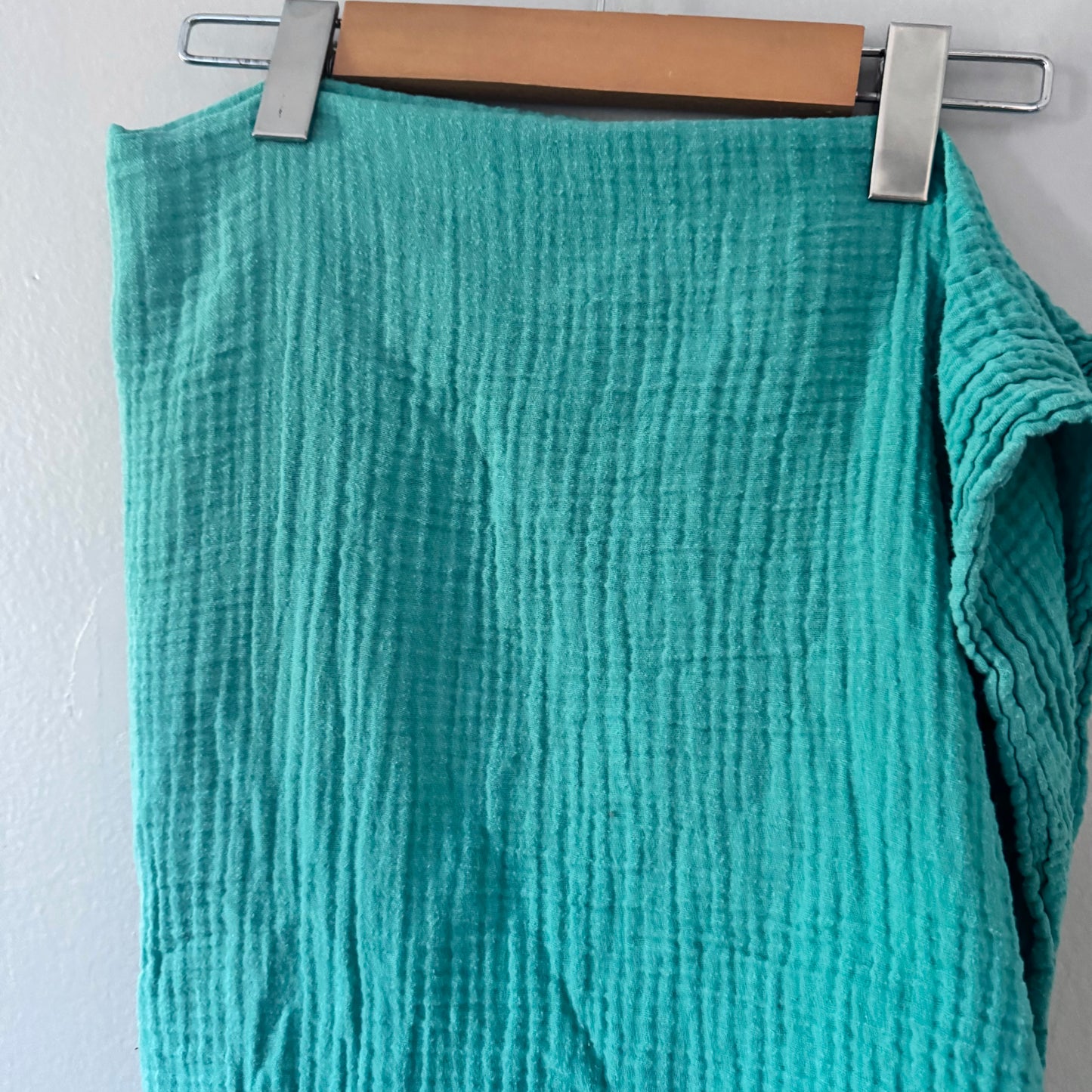 n 74 / Green muslin crib sheet