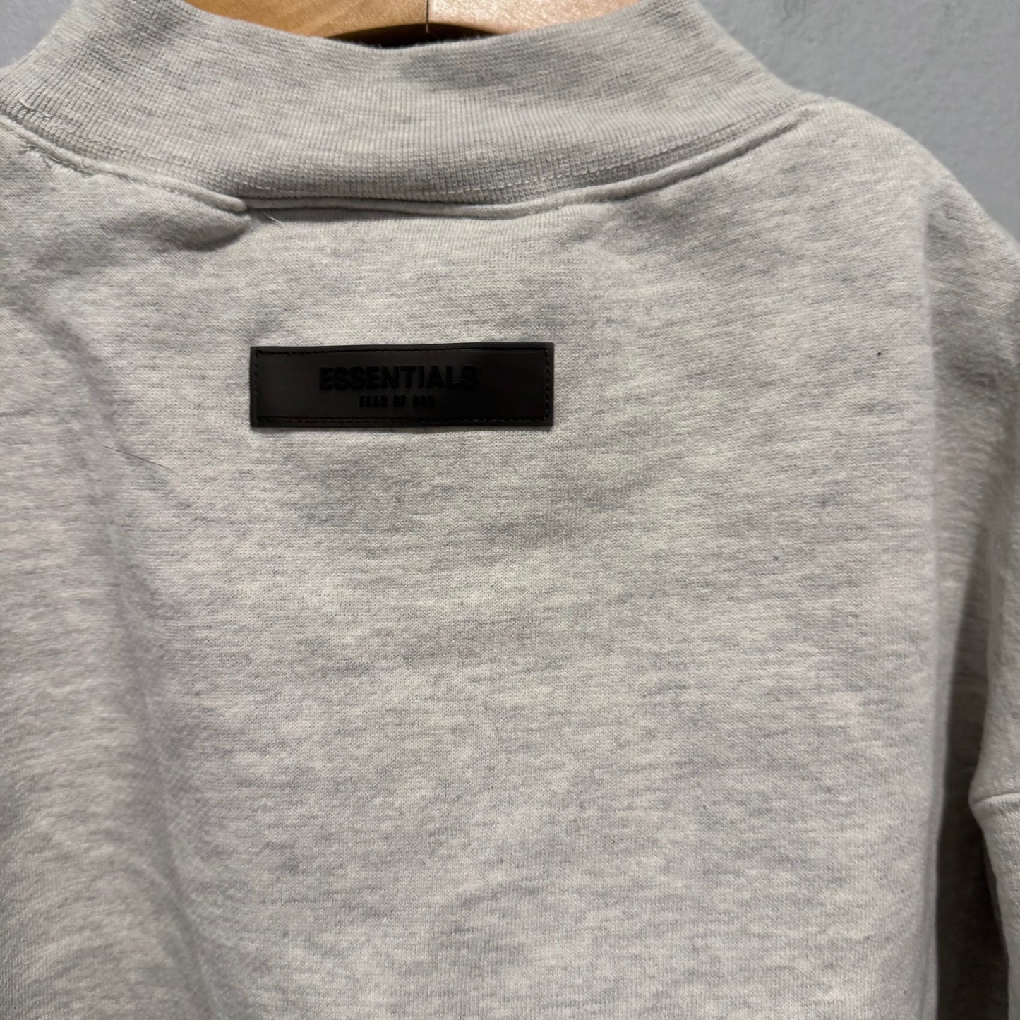 Essentials / Light grey 1977 sweatshirt / 6-7Y