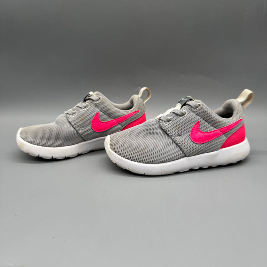 Nike / Running Shoes / US10