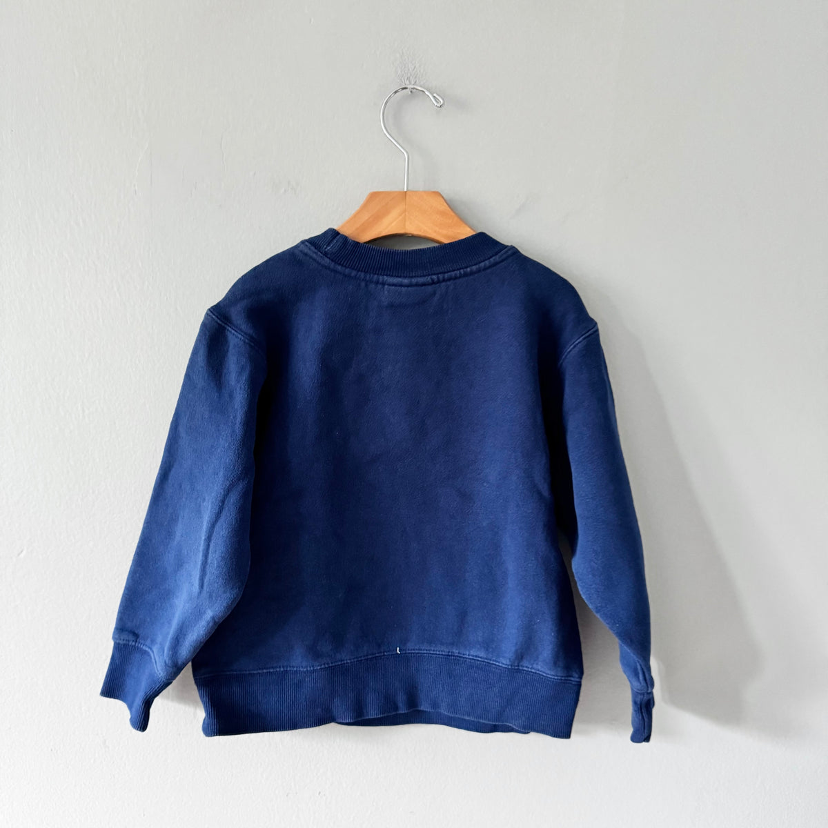Disney Store / Navy Mickey sweatshirt / 4Y