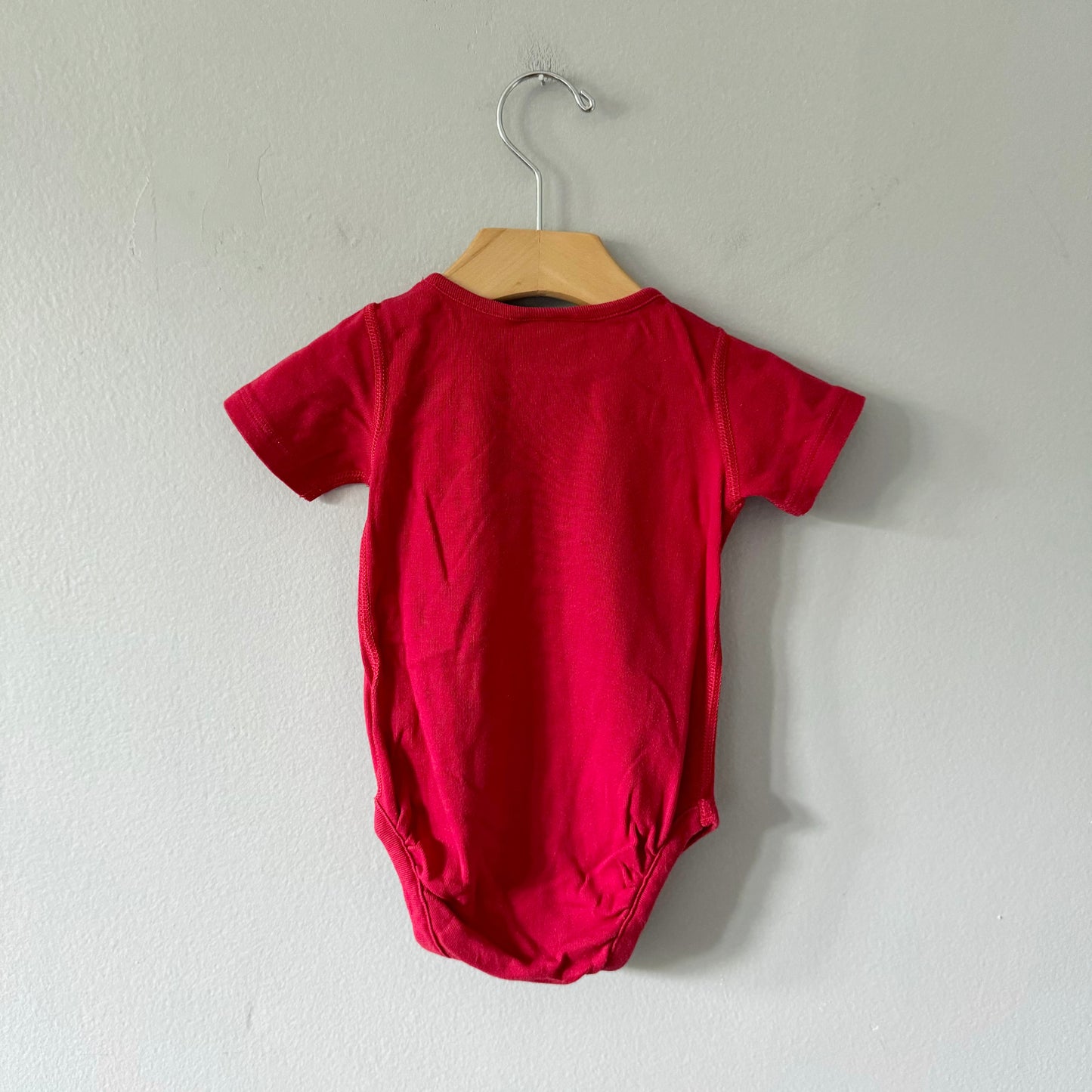 Hanna Andersson / Red short sleeve onesie / 18-24M