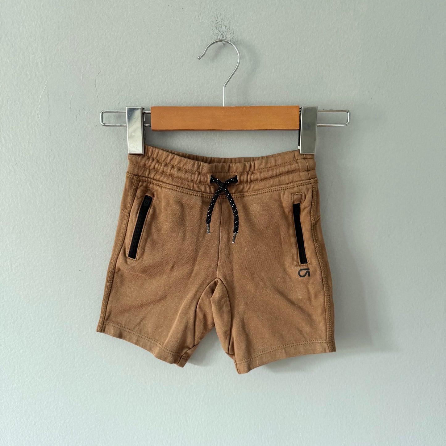 Gap / Brown active shorts / 3Y