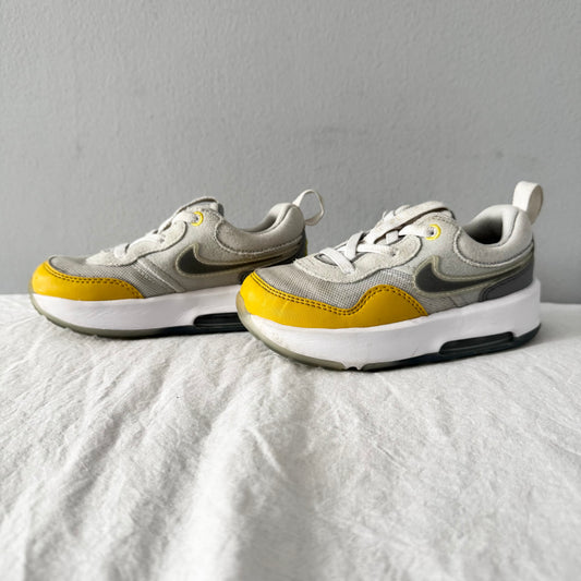 Nike / Running Shoes / US8