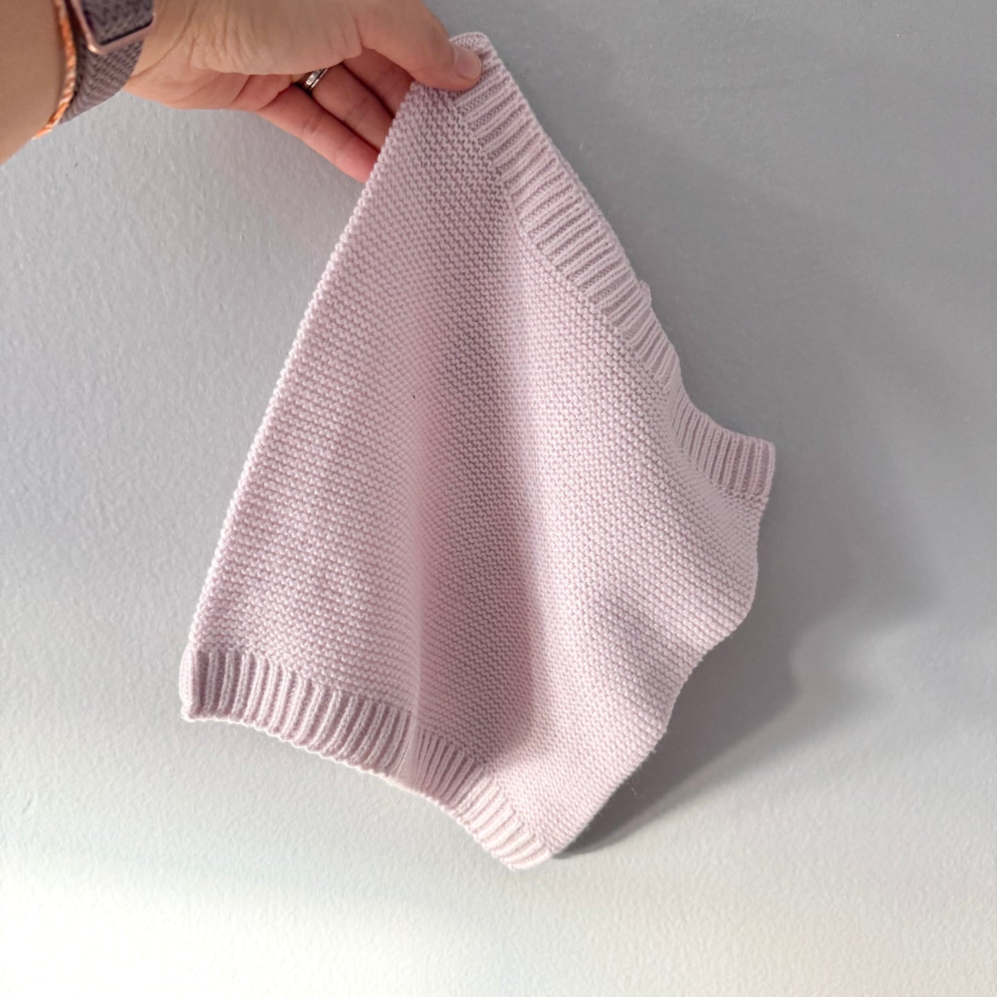 H&M / 100% acrylic neck warmer / 10 x 10 in