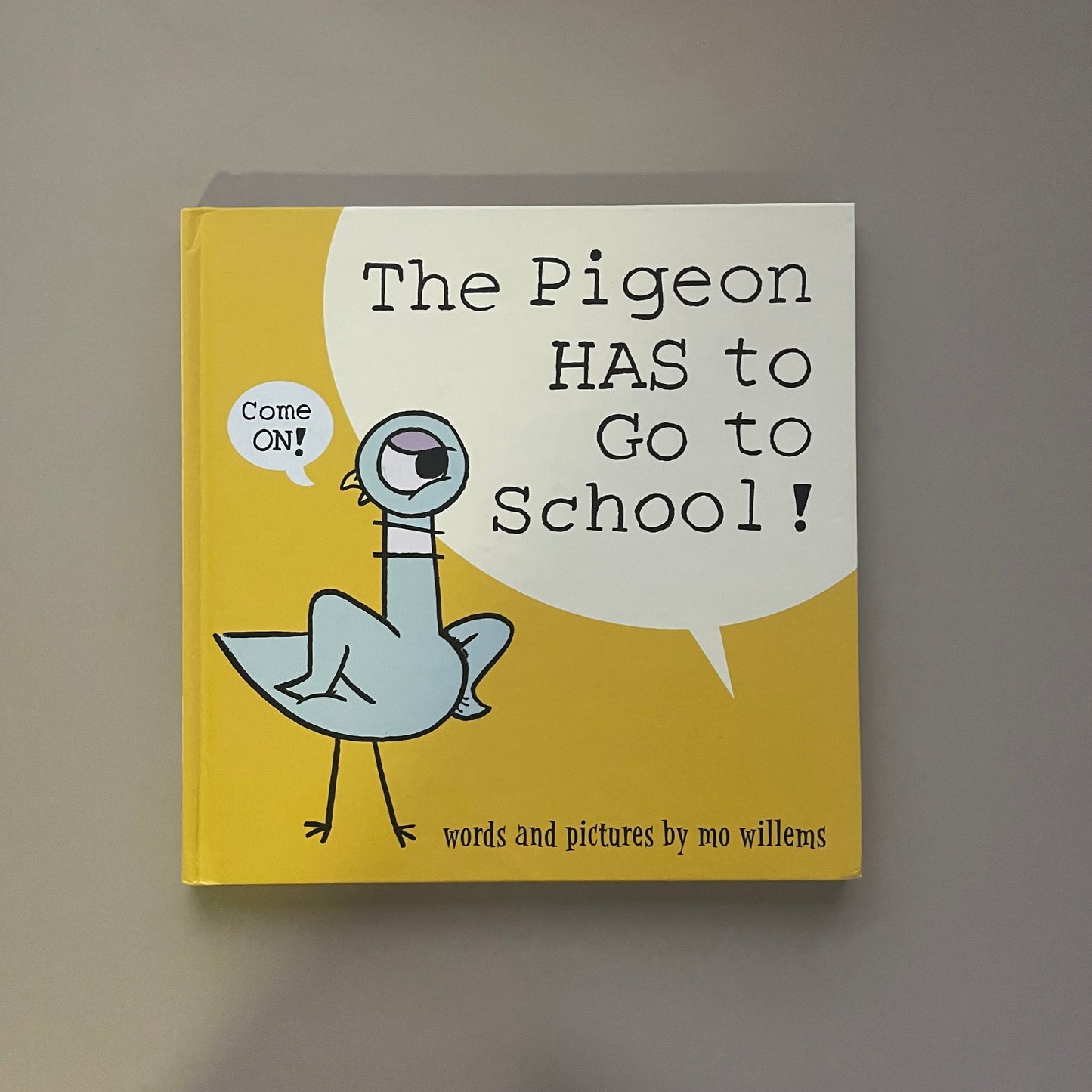 The Pigeon HAS to Go to School! / Mo Willems