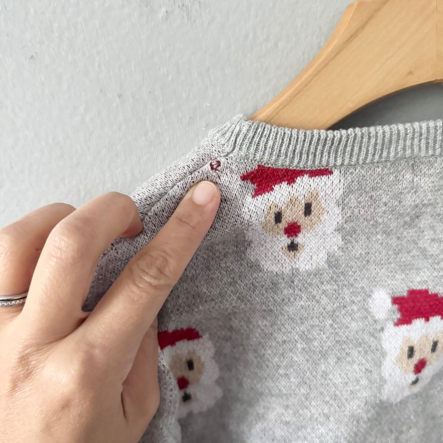 Petit Lem / Light grey x santa knit top / 7-8Y