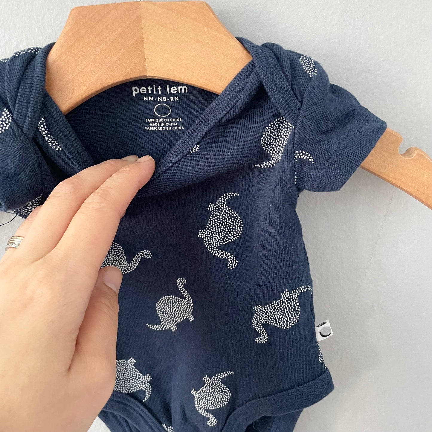 Petit Lem / Navy onesie / NB