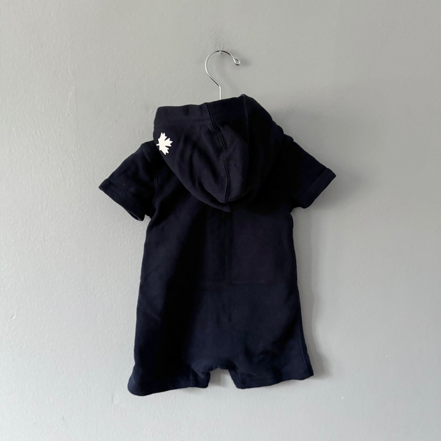 Roots / Navy crew romper with hood	/ 3-6M