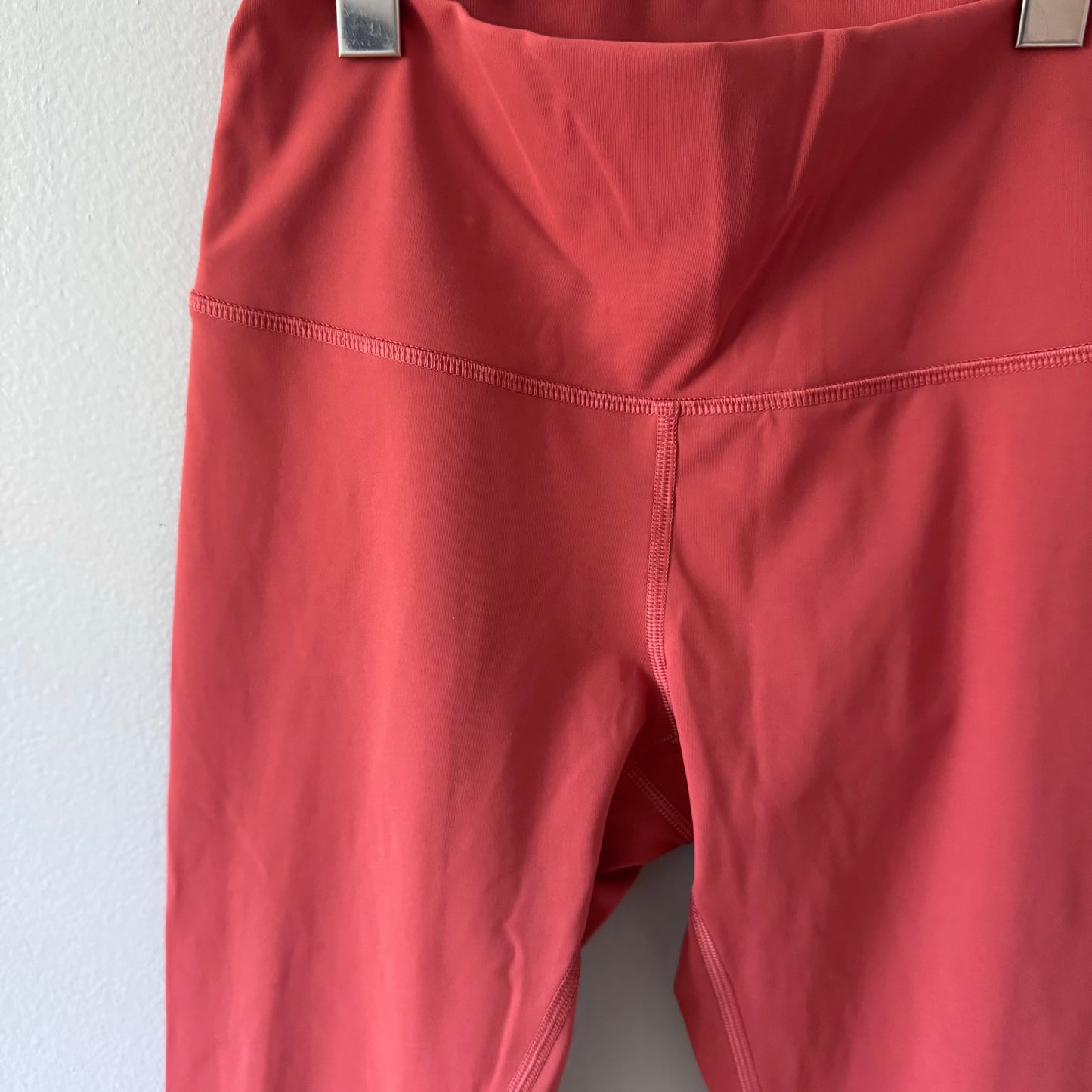 Lululemon / Orange cropped leggings / Women 6-8