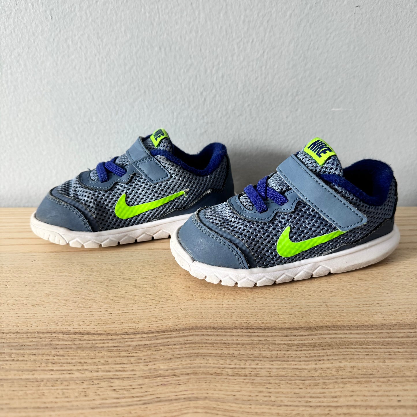 Nike / Sneakers / US7