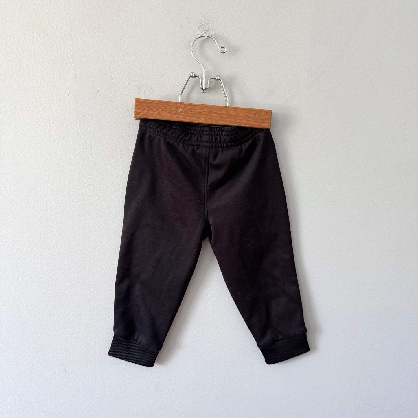 Puma / Black track pants / 2T