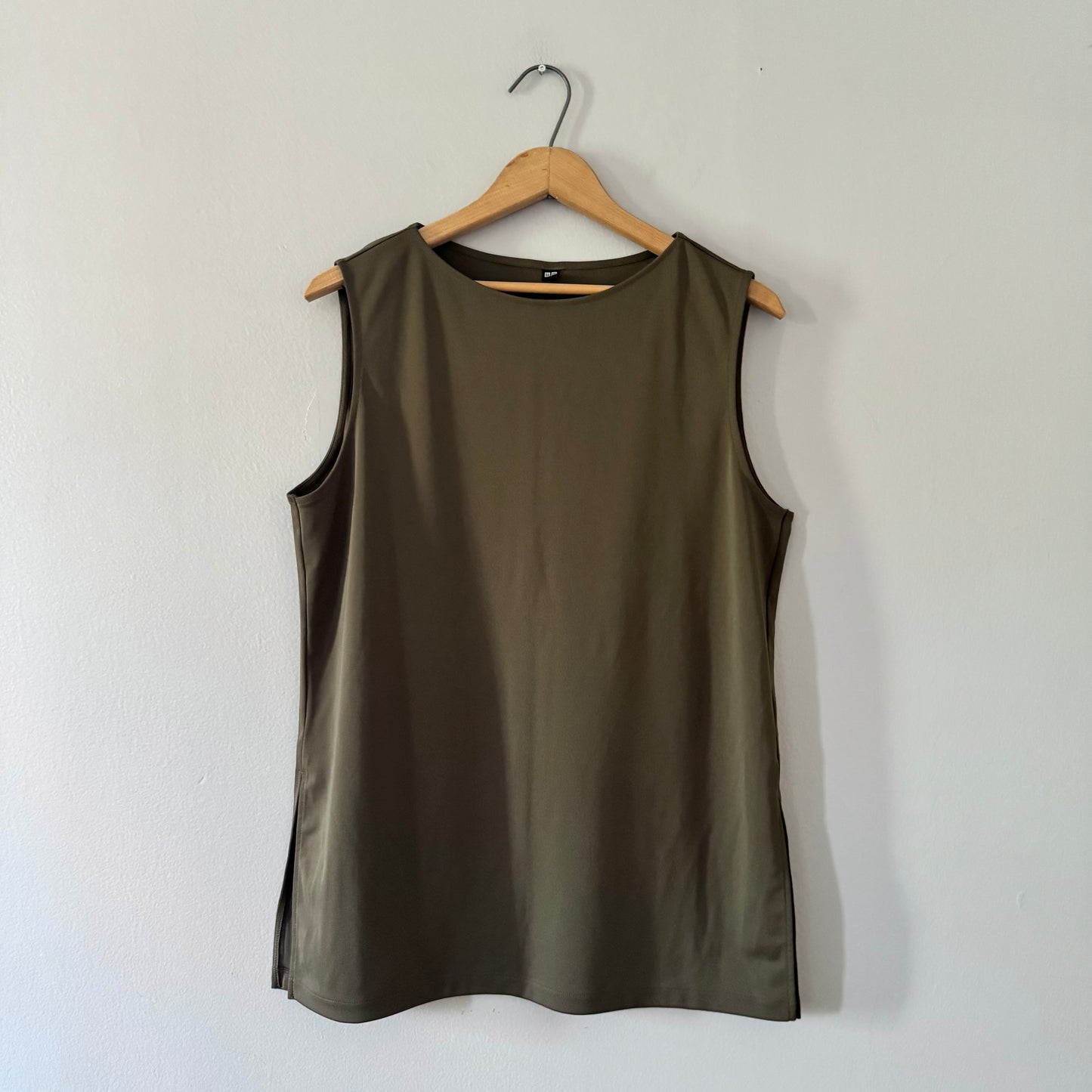Uniqlo / Khaki tank / Women L