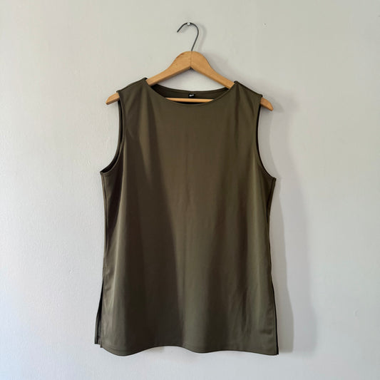 Uniqlo / Khaki tank / Women L