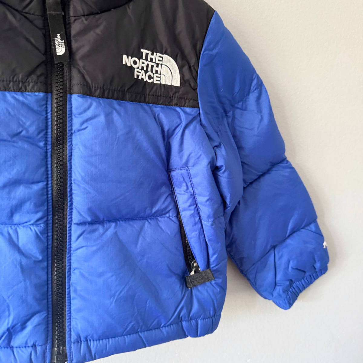 The North Face / Blue black puffer jacket / 2T