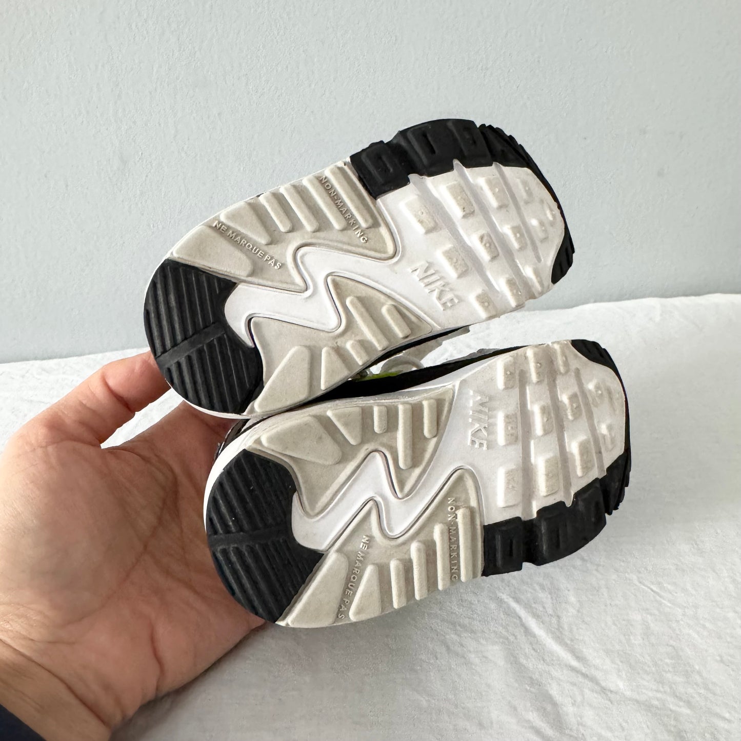 Nike / Air Max / Running Shoes / US6