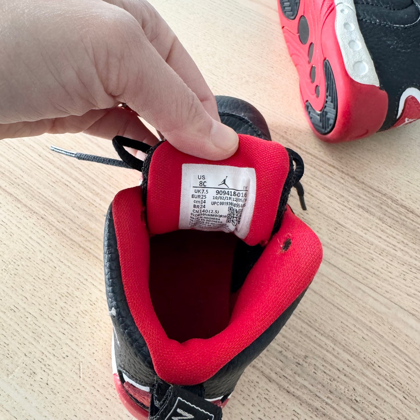 Nike / Jordan sneaker / US8