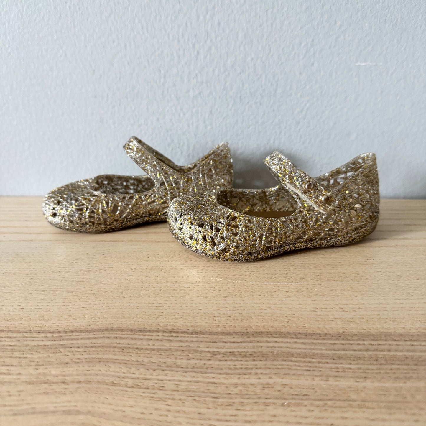 Mini Melissa / Chaussures à paillettes dorées / US6
