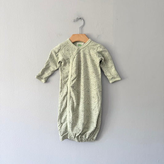 Parade Organics / Light green gown / 0-3M