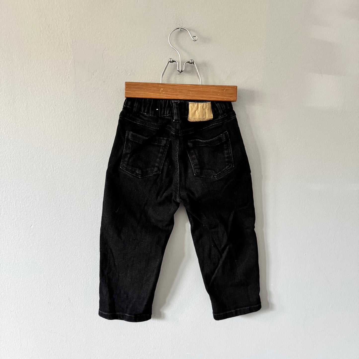 Zara / Jean en denim noir / 18-24M