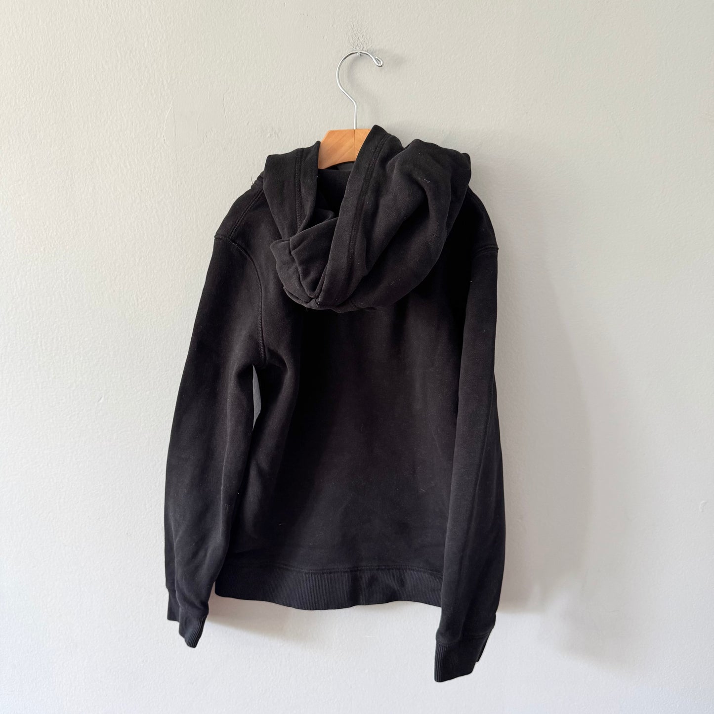 Roots / Black hoodie / 9-10Y