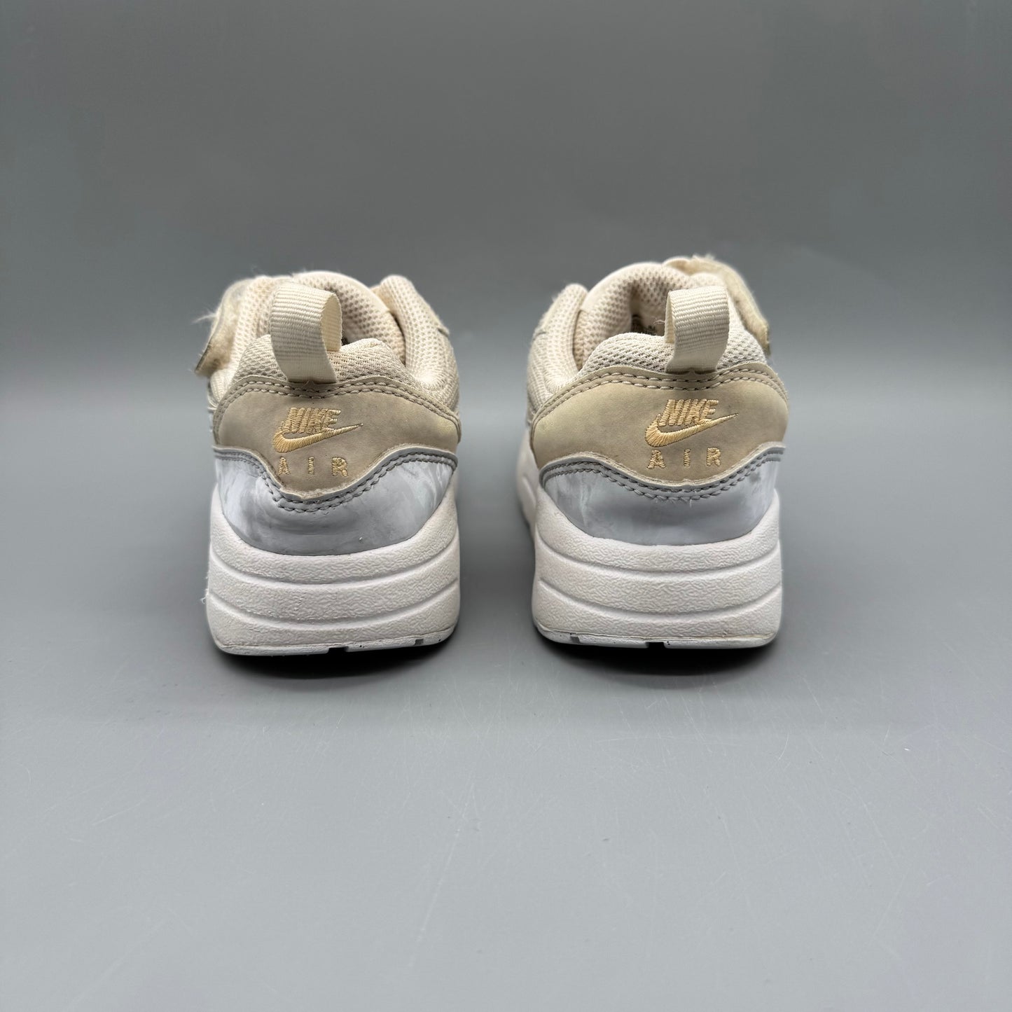 Nike / Running Shoes / US11